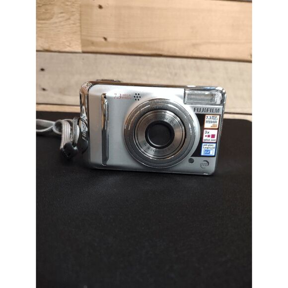 FujiFilm FinePix A700 7.3MP Digital Camera w/Box & Manuals TESTED & WORKING - Picture 2 of 4